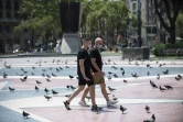 Des passants dans un square à Barcelone, le 18 juillet 2020