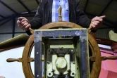 L'artiste Piet Wittevrongel dans le hangar où a lieu la restauration de l'Askoy II, le 3 avril 2018 à Zeebruges, en Belgique