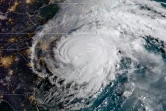 Cette image satellite NOAA/RAMMB prise à midi GMT le 14 septembre 2018 montre l'ouragan Florence toucher terre sur la côte Est américaine 
