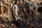 Les forces armées marocaines recherchent dans les débris des habitations détruites dans le séisme dans le village de Tafeghaghte, à l'ouest de Marrakech, le 9 septembre 2023