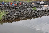 prépartion des canaux pour la pêche du bichique 