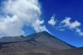 Italie : l'Etna continue de cracher un énorme panache de cendres et de gaz