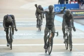 La joie de l'Italien Sonny Colbrelli, après avoir remporté Paris-Roubaix, le 3 octobre 2021, devant le Belge Florian Vermeersch et le Néerlandais Mathieu Van Der Poel