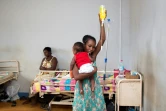 Une mère et son enfant dans un hôpital militaire à Antsiranana, à Madagascar, le 27 février 2019