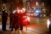 Des policiers de Toronto dans Danforth Street, sur la scène de la fusillade qui a fait deux morts, le 23 juillet 2018 au Canada