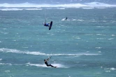 des kites-surfeurs à trou d'eau le 25 janvier 2020