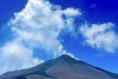 Italie : l'Etna continue de cracher un énorme panache de cendres et de gaz