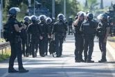 Des gendarmes bloquent une route à Mont Dore, commune de la banlieue sud de Nouméa, le 19 septembre 2024 en Nouvelle-Calédonie ( AFP / Delphine MAYEUR )