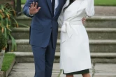Le prince Harry et sa future femme Meghan Markle posent devant les photographes le 27 novembre 2017 dans les jardins du palais de Kensington à Londres
