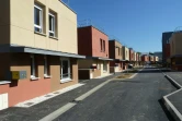 Une vue d'une rue de la "Résidence de la solidarité" pour les gens du voyage, à Saint-Thibault-des-Vignes, en Seine-et-Marne, le 1er octobre 2015