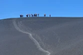 Italie : l'Etna continue de cracher un énorme panache de cendres et de gaz
