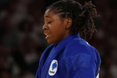 Sarah Léonie Cysique (bleu) réagit après sa défaite face à la Canadienne Christa Deguchi lors de la demi-finale des 57 kg de judo féminin des Jeux Olympiques de Paris 2024 à la salle du Champ-de-Mars, à Paris, le 29 juillet 2024. 