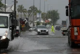 La route du Littoral basculée, l'Ouest touché par les inondations
