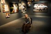 La Japonaise Kimiko Nishimoto devant ses photos exposées dans une galerie, le 14 décembre 2017 à Tokyo