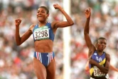 La sprinteuse française Marie-Jose Perec (à gauche) lors de sa victoire au 400m  femmes lors des Jeux olympiques d'Atlanta (Etats-Unis) le 29 juillet 1996