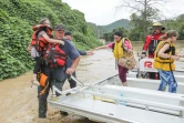 Des habitants évacués par bateau d'une zone inondée près de Jackson, le 28 juillet 2022 dans le Kentucky