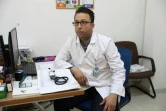 Le docteur syrien Mohammed Khattab dans une salle de consultation du centre de soins dédié aux réfugiés syriens à Ankara, le 22 février 2018