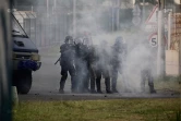 Devant la SRPP du Port, les forces de l'ordre lancent du gaz lacrymogène sur les manifestants