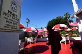 La réouverture de la terrasse du restaurant Pink's Hot Dogs à Los Angeles (Californie) le 1er mars 2021