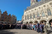 Une foule se rassemble sur la Gand'Place à Arras pour rendre hommage à Dominique Bernard, le 15 octobre 2023