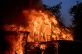 Une maison en proie aux flammes à Healdsburg (Californie)le 27 octobre 2019 