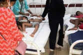Des enfants hospitalisés à la suite d'une fuite de gaz à l'usine chimpique LG Polymers, le 7 mai 2020 à Visakhapatnam, en Inde