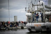 La goélette scientifique Tara quitte le port de Lorient pour un périple de plus de 25.000 km destiné à mieux comprendre l'impact des pollutions humaines sur le monde invisible de l'océan, le 2 avril 2023