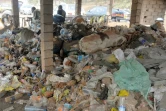 Des déchets plastiques entassés le 1er février 2016 dans une rue de Yaoundé 