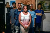 La Colombienne Elizabeth Mosquera et quatre de ses fils, le 7 décembre 2020 à Medellin