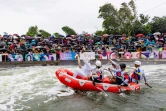 Spectacle de rafting pour le passage de la flamme olympique 