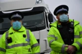 Un cordon de police à l'entrée du port de Douvres, dans le sud-est de l'Angleterre, le 23 décembre 2020
