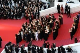 Cate Blanchett et Agnès Varda, entourées de 80 actrices, productrices, décoratrices, distributrices, pour l'"égalité salariale", à Cannes le 12 mai 2018