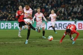 Le milieu de terrain de Leipzig Christopher Nkunku ouvre le score sur le terrain d'Hanovre, lors du quart de finale de la Coupe d'Allemagne, le 2 mars 2022