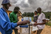 Des vaccins sont transportés dans des zones reculées, le 3 mars 2020 depuis Temba, ouest de la RDC