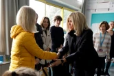 Brigitte Macron rencontre des enfants de réfugiés ukrainiens dans une école d'Epinay-sur-Seine au nord de Paris, le 15 mars 2022