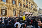 Des chauffeurs de taxi manifestent le 6 novembre 2020 devant le ministère des Finances à Rome contre les restrictions liées au coronavirus