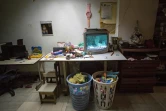 Les affaires de Norelys, essentiellement des jouets pour sa fille, dans un sous-sol d'un ministère où elles vivent, à Caracas, le 9 octobre 2020