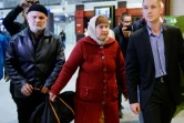 Les parents d'Akbarjon Djalilov (à gauche et au centre), le 5 avril 2017 à l'aéroport de Saint-Pétersbourg