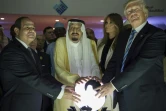 Photo distribuée par le palais royal saoudien montrant le président américain Donald Trump (D), son épouse Melania, le roi Salmane (C) et le chef de l'Etat égyptien (G) Abdel Fattah al-Sissi, le 21 mai 2017 à Ryad