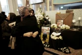 Des femmes pleurent lors d'une cérémonie en hommage aux victimes du crash d'un avion ukrainien abattu par l'Iran, le 12 janvier 2020 à Toronto, au Canada