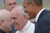 Le Président américain Barack Obama accueille le pape François à son arrivée aux Etats-Unis, sur une base aérienne du Maryland le 22 septembre 2015