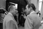 Robert Badinter et François Mitterrand rue de Bièvres à Paris le 20 mai 1981