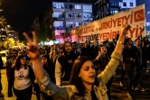 Des partisans du "non" au référendum manifestent à Istanbul après la victoire du "oui", le 16 avril 2017 en Turquie