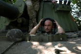 Un soldat ukrainien à bord d'un obusier automoteur M109 de 155 mm, le 10 juillet 2023 dans la région de Donetsk