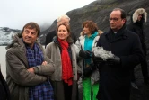 Le président de la République François Hollande (d), le 16 octobre 2015 lors d'un voyage en Islande, accompagné de la ministre de l'Ecologie, Ségolène Royal et de l'envoyé spécial pour la protection de la planète Nicolas Hulot 