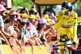 Le Danois Jonas Vingegaard, 2e du contre-la-montre de la 20e étape du Tour de France, entre Lacapelle-Marival et Rocamadour, derrière son coéquipier et maillot vert, le Belge Wout van Aert, le 23 juillet 2022