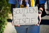 Une femme avec une pancarte "Soutien à Gisèle" lors d'une marche de soutien à Gisèle Pélicot à Mazan, dans le Vaucluse, le 5 octobre 2024