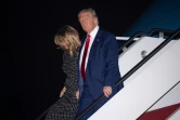 Le président américain Donald Trump et son épouse Melania Trump à leur arrivée à l'aéroport de Palm Beach, le 23 décembre 2020, pour se rendre à Mar-a-Lago où ils passeront les fêtes de fin d'année