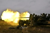 Des artilleurs ukrainiens font feu lors de manoeuvres dans la région de Tcherniguiv (nord) le 11 novembre 2023
