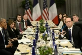 Le président français François Hollande (d) lors de sa rencontre avec le président américain Barack Obama (g) en marge du sommet sur la sûreté nucléaire à Washington le 31 mars 2016